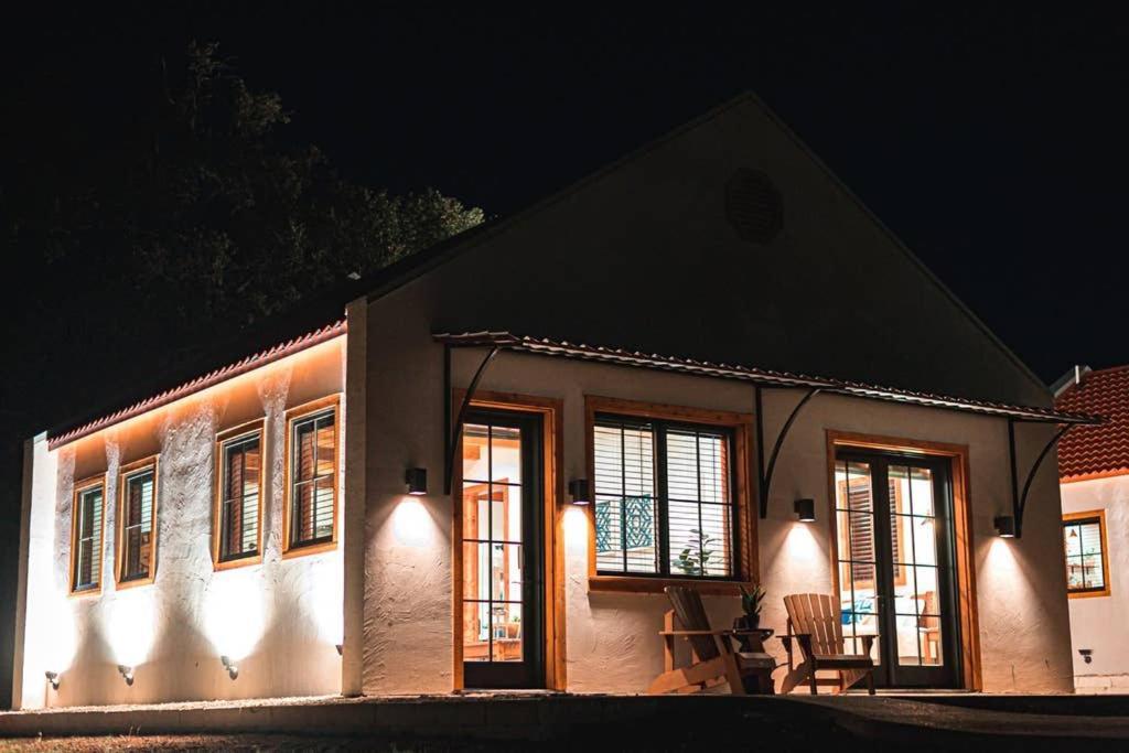 Little Dutch Cabin #1 - 12 Min To Magnolia-Baylor Bellmead エクステリア 写真