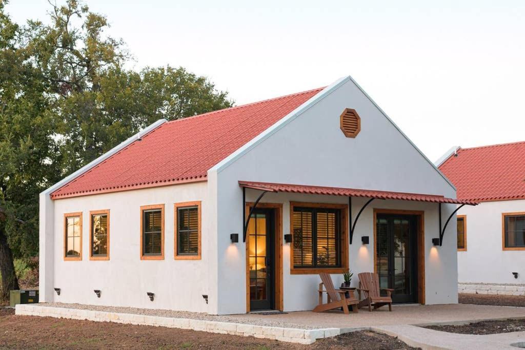 Little Dutch Cabin #1 - 12 Min To Magnolia-Baylor Bellmead エクステリア 写真